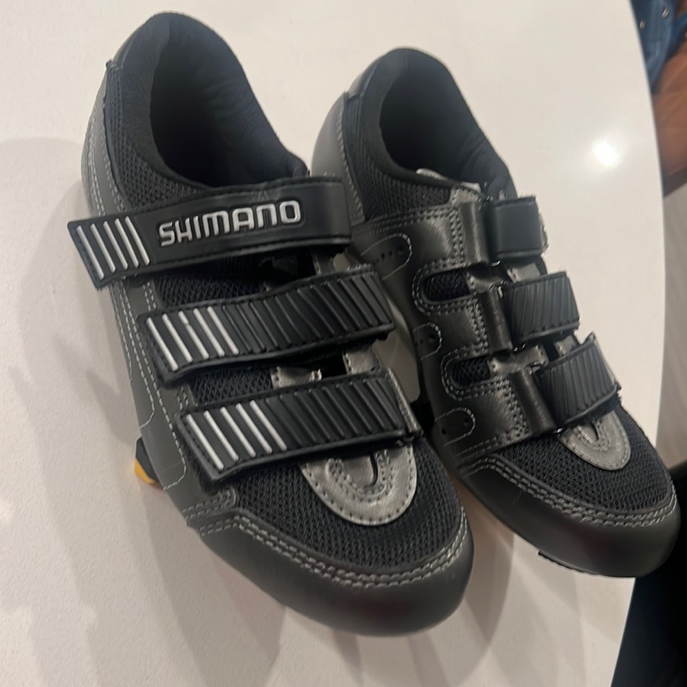 NWOT shimano cycle shoes